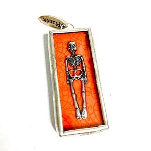 NWOT Plunder Eat Drink & Be Scary Halloween Skeleton Pendant